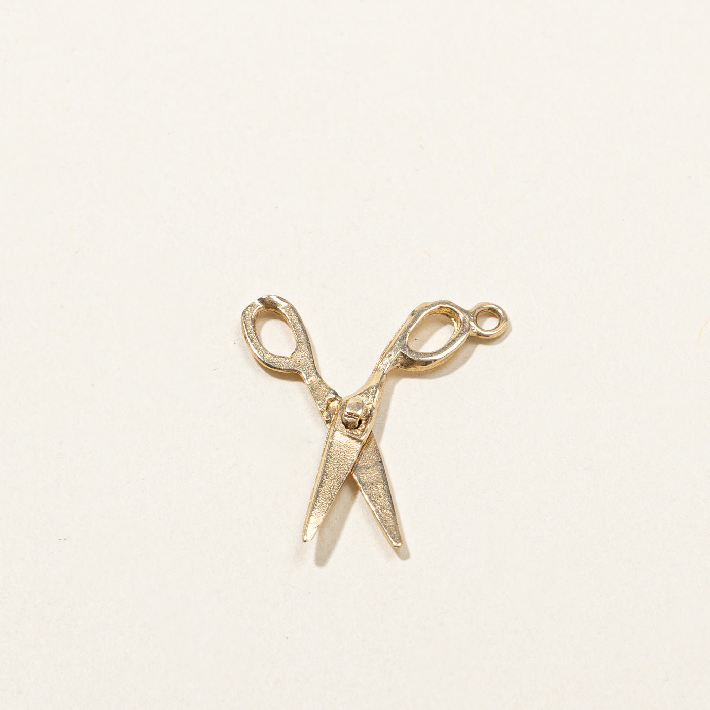 Breloque ciseaux en or 10 carats