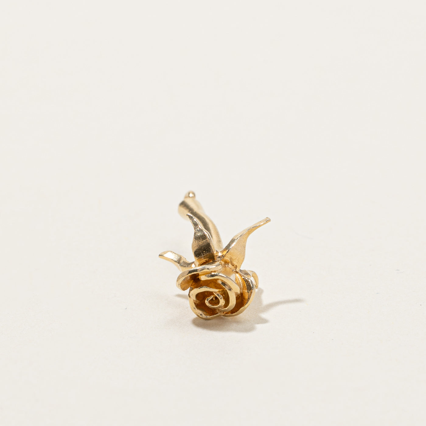 Breloque bouton de rose en or 10 carats