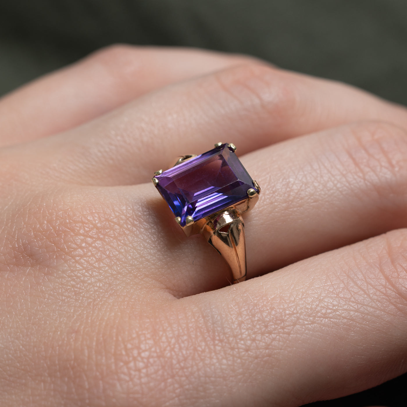 14k Solitaire Synthetic Colour Changing Sapphire Ring | 5.40ct | SZ 7.75