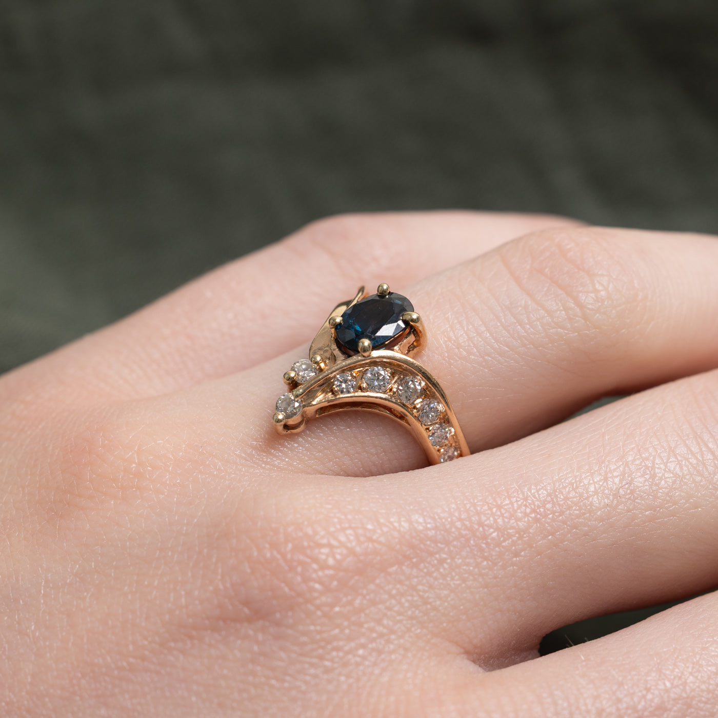 14k Oval Cut Sapphire & Diamond Waterfall Chevron Ring | 1.20ct, 0.26ctw | SZ 5.5