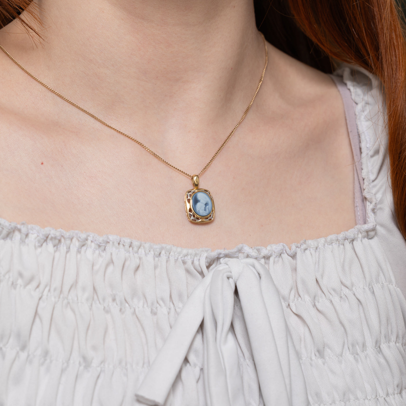 14k Cameo Agate Mother & Child Pendant | 2.50ct