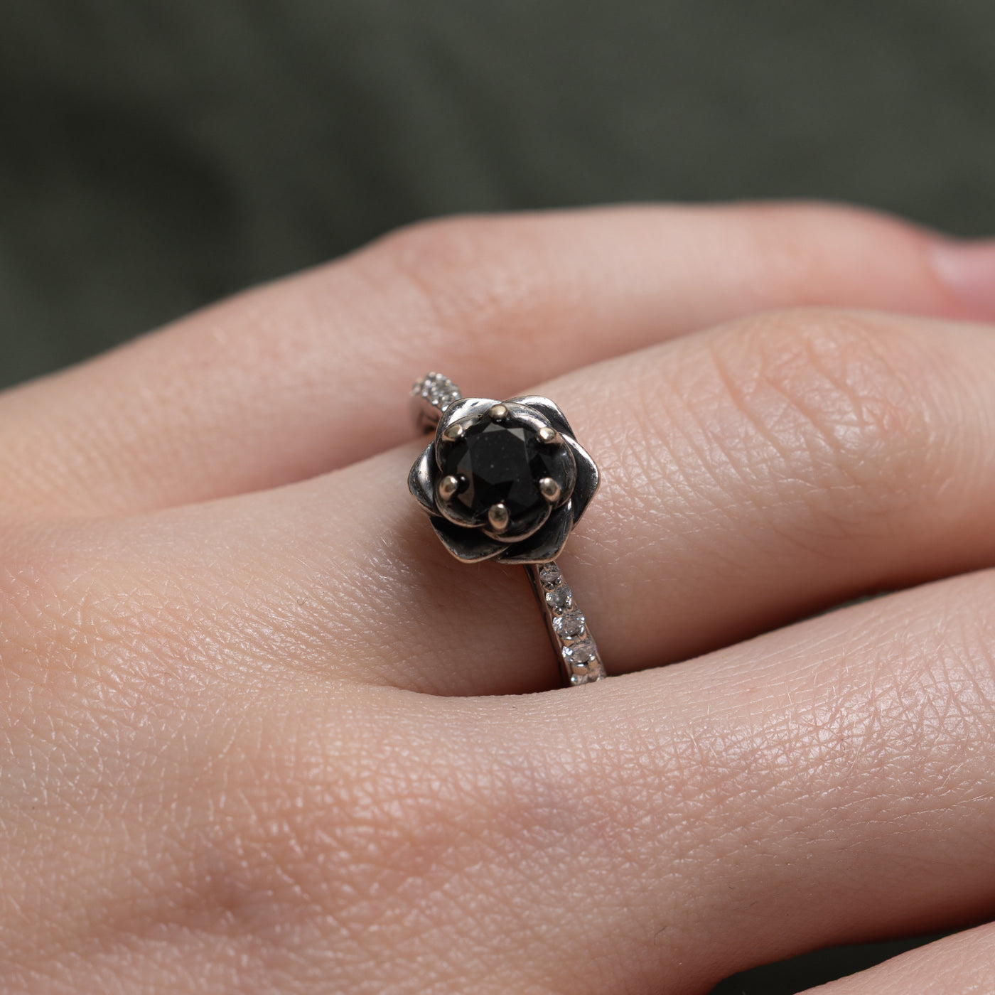 14k Black & White Diamond Flower Ring | 0.79ctw | SZ 4.75