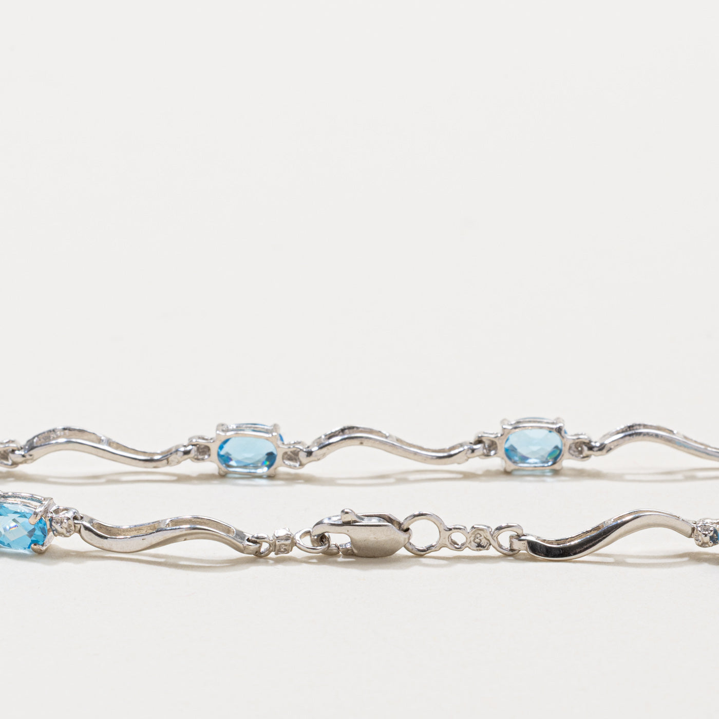 Bracelet en topaze bleue ovale et diamants | 18 cm