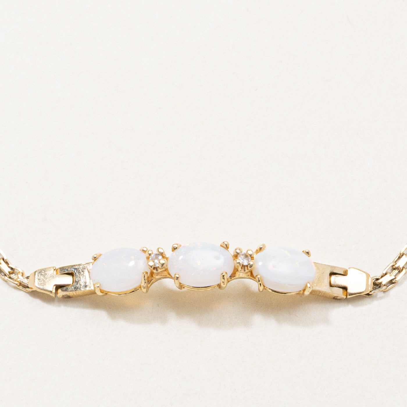 Bracelet en or, opale et diamants | 18 cm