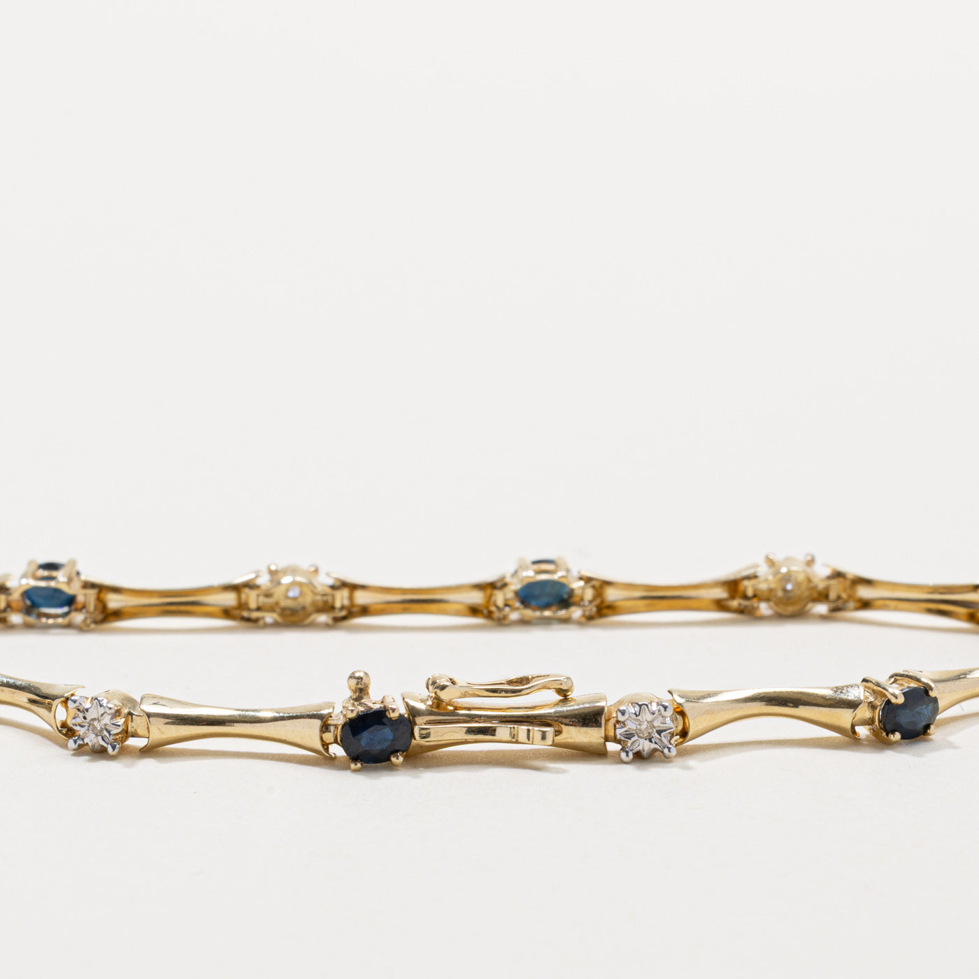 Bracelet en or, saphirs et diamants | 1,20 ct, 0,03 ct | 19 cm