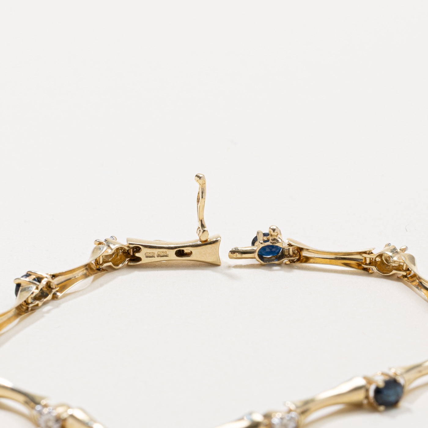 Bracelet en or, saphirs et diamants | 1,20 ct, 0,03 ct | 19 cm