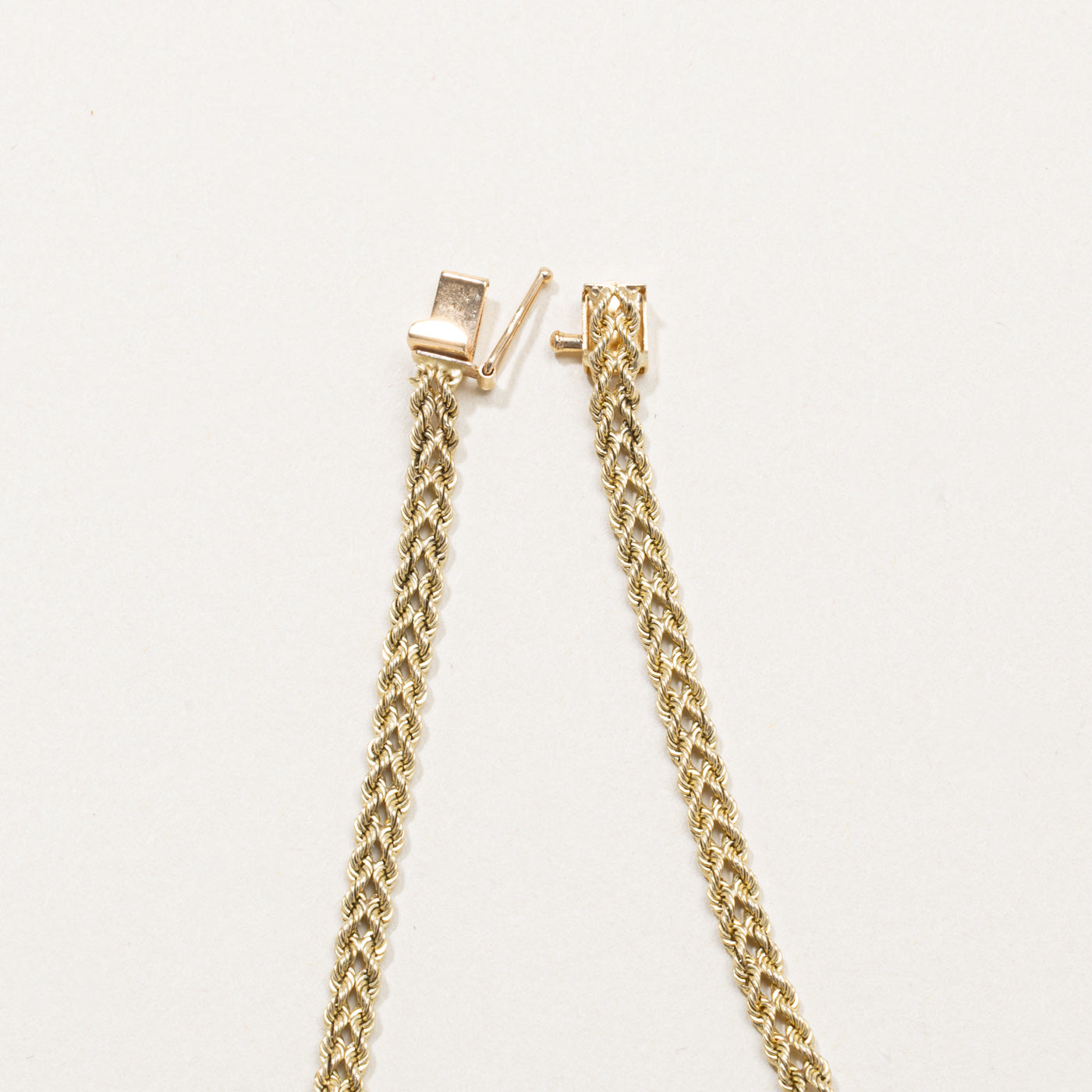 Bracelet corde en émeraudes et diamants | 0,30 ct, 0,03 ct | 17,8 cm