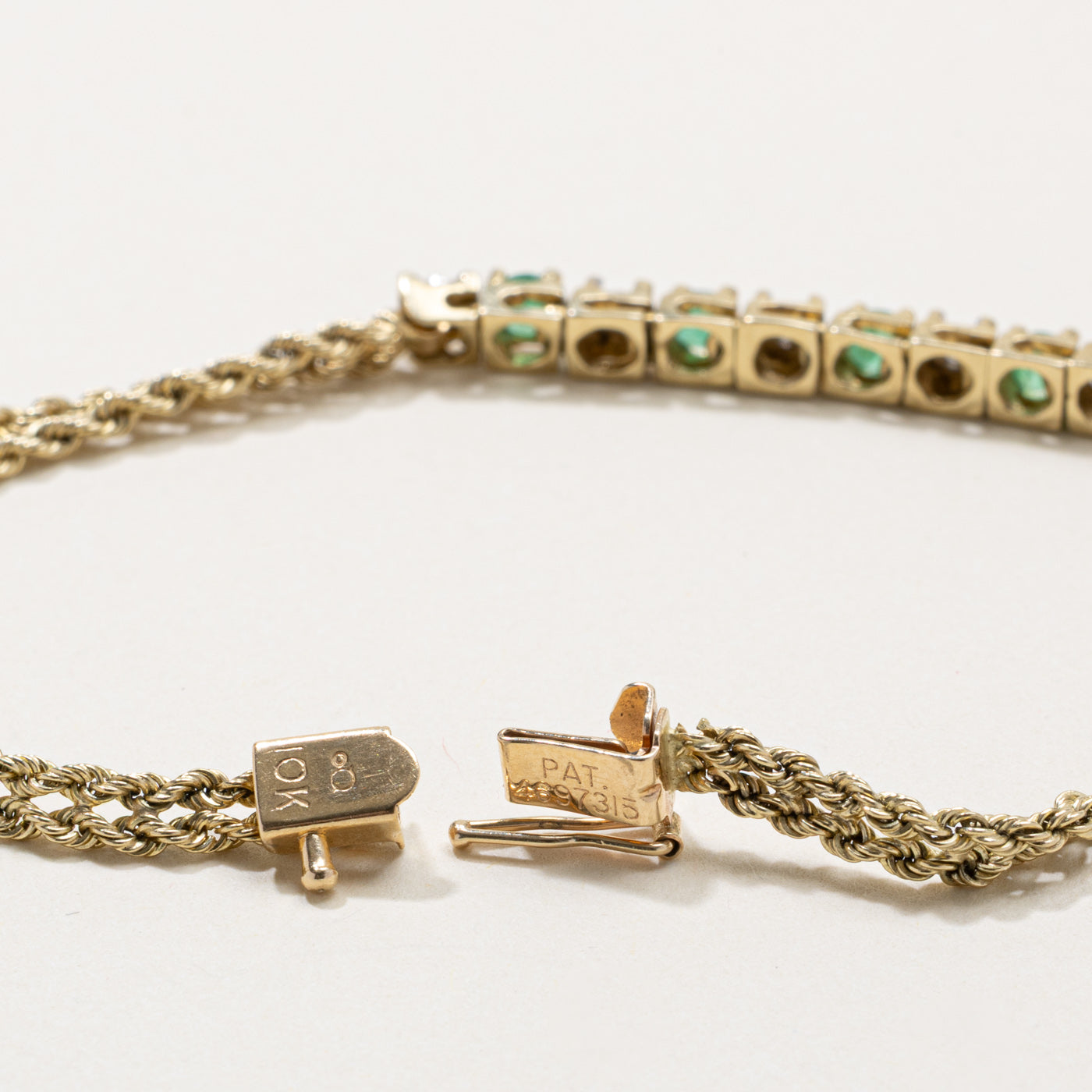 Bracelet corde en émeraudes et diamants | 0,30 ct, 0,03 ct | 17,8 cm