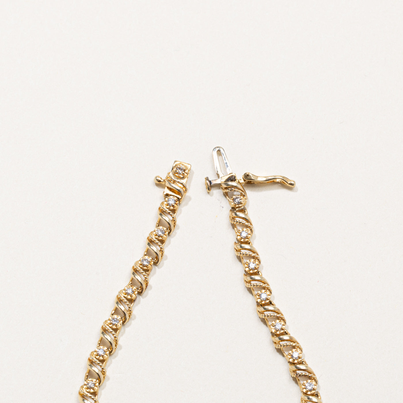 Bracelet torsadé en diamants | 0,2 ct | 17,8 cm
