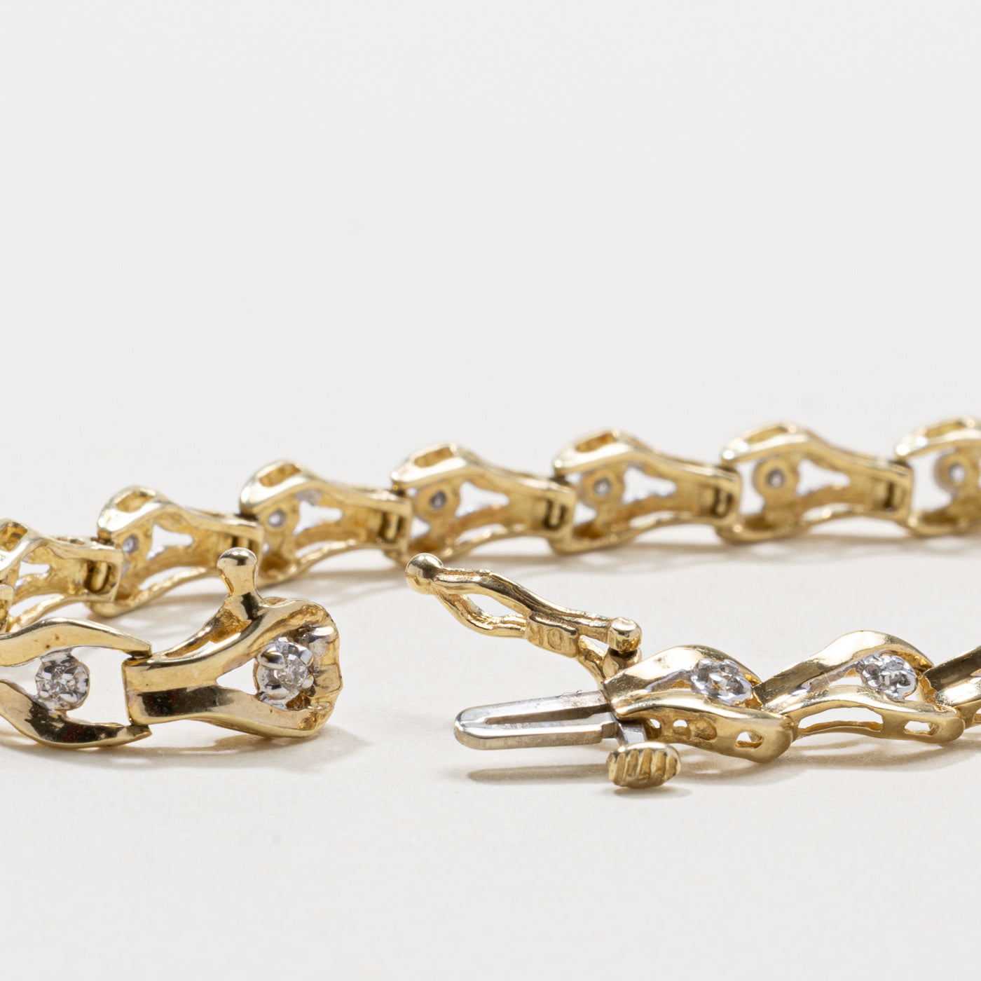 Bracelet en or avec accent de diamant | 0,06 ct | 17,8 cm