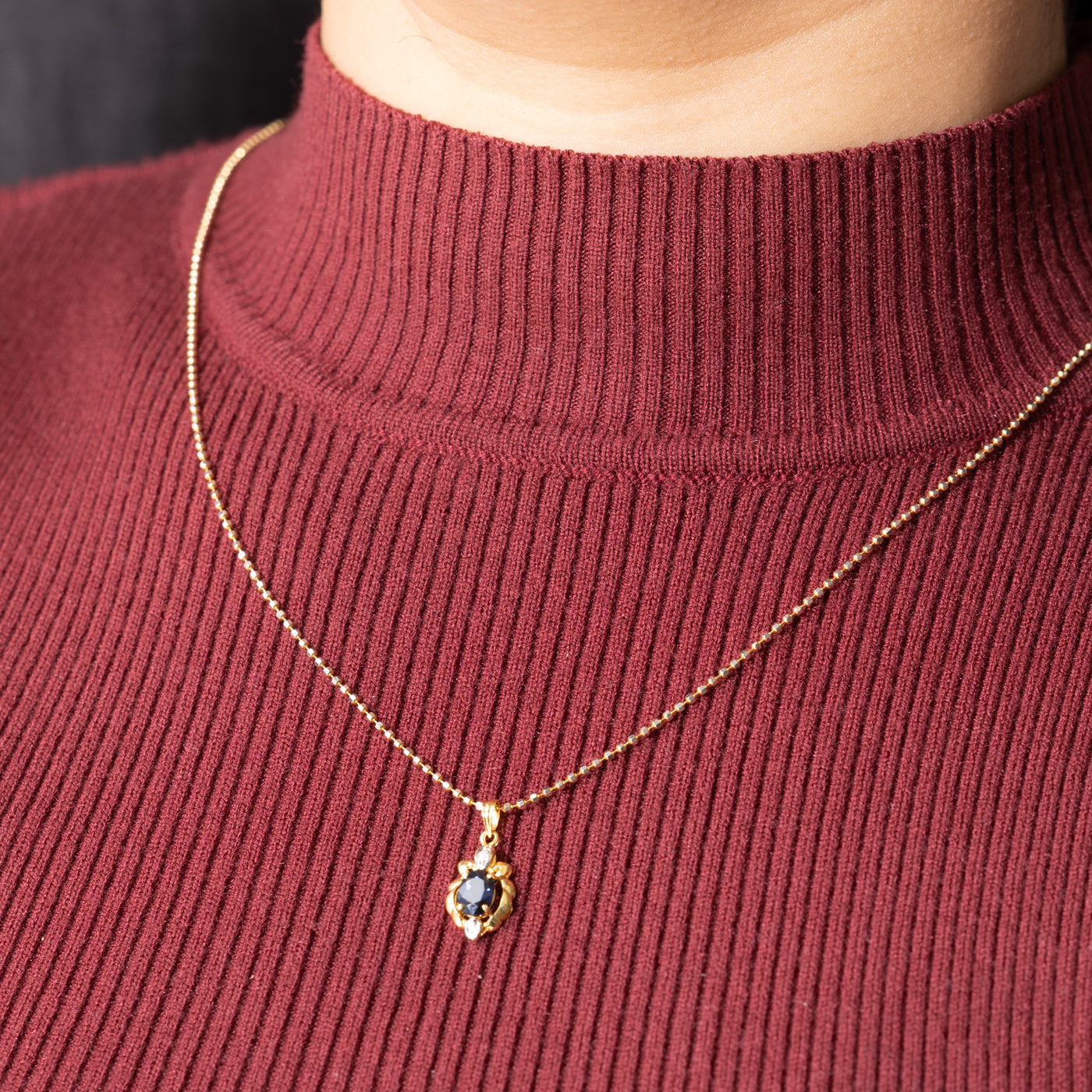 Collier pendentif saphir et diamants | 0,90 ct, 0,01 ct au total | 43 cm