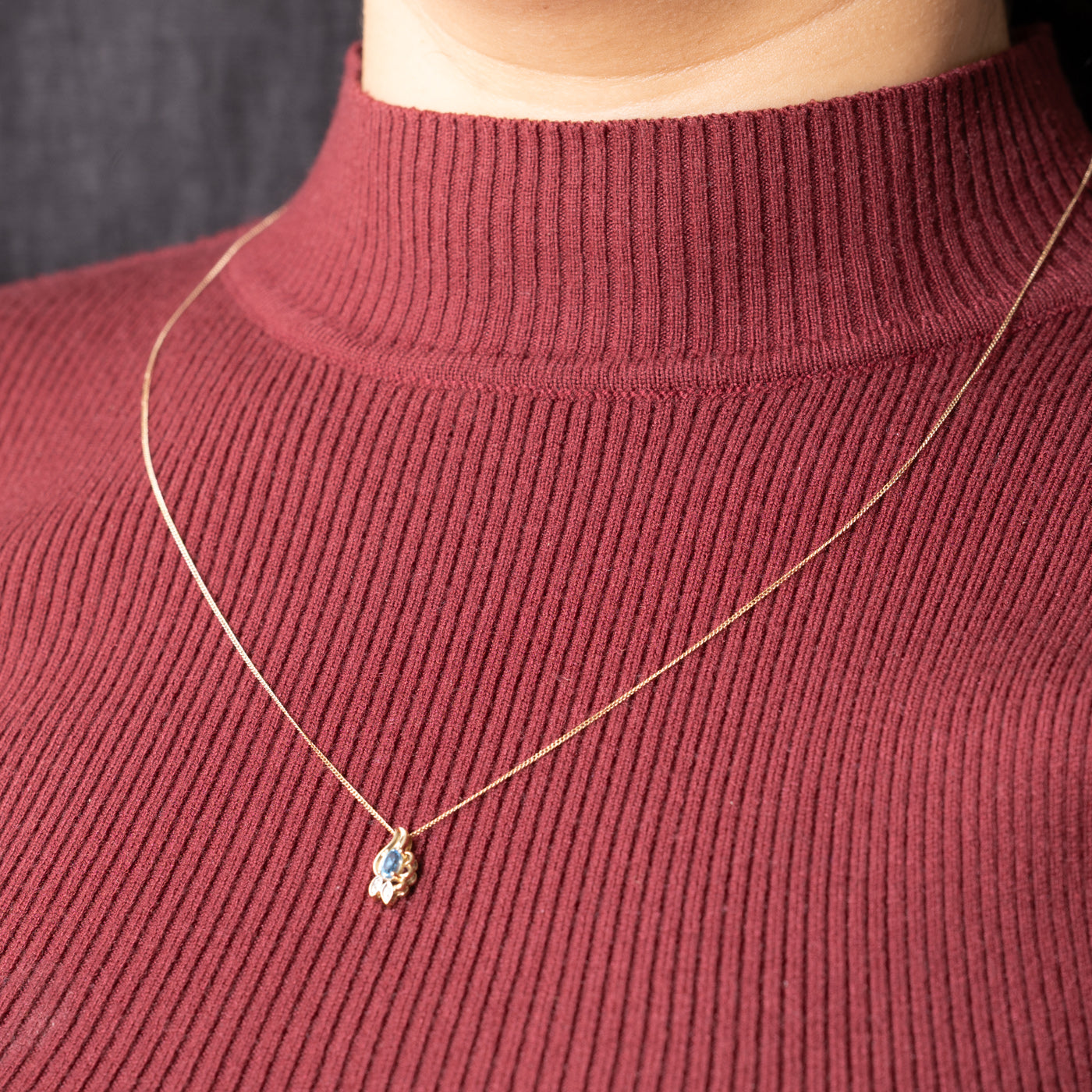 Collier pendentif floral en topaze bleue | 48 cm