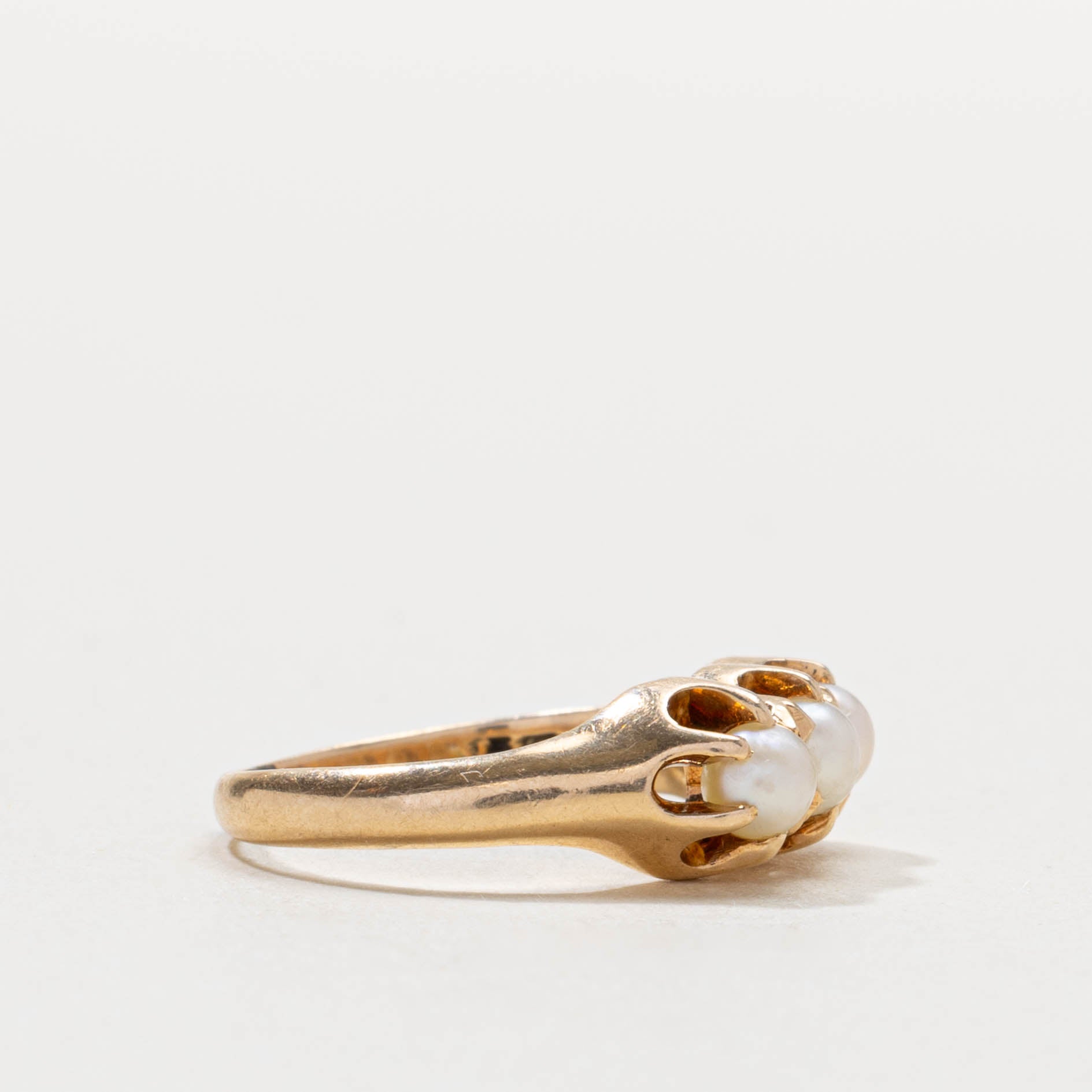 14k Belcher Set Three Stone Pearl Ring | SZ 2.5