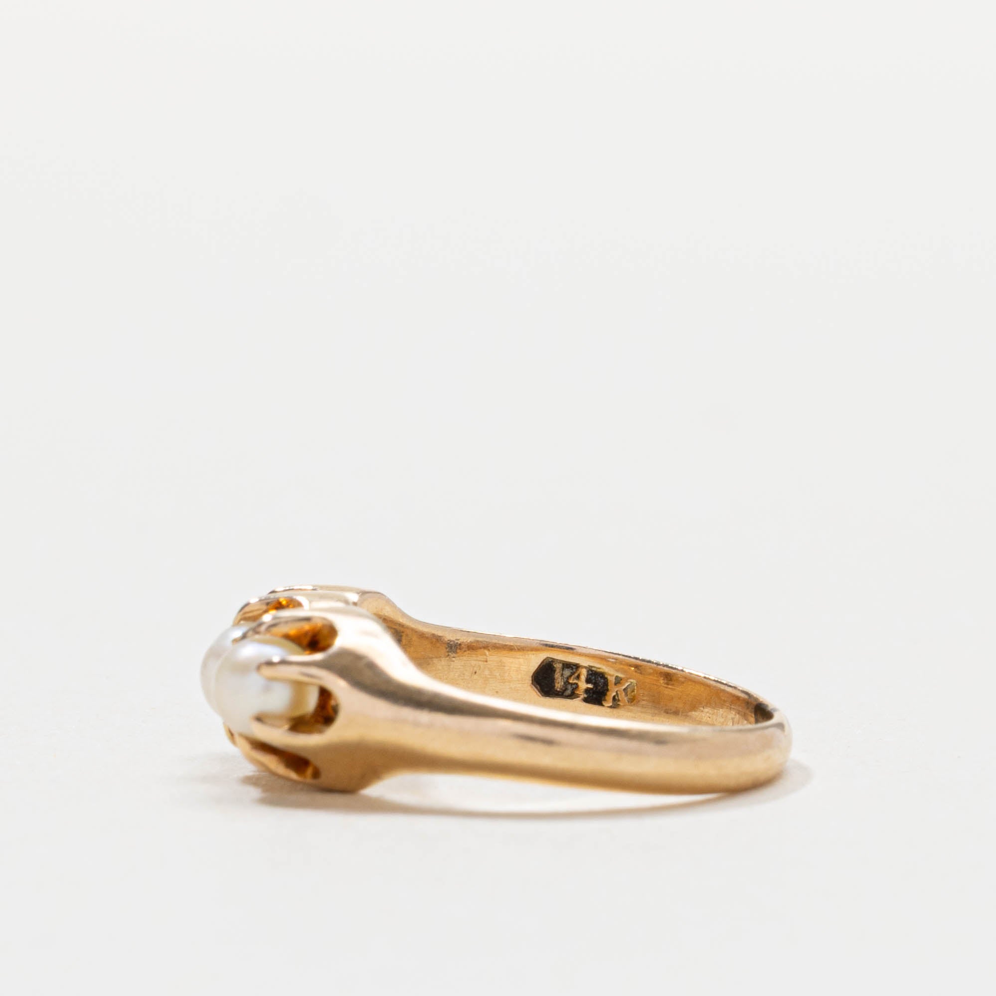14k Belcher Set Three Stone Pearl Ring | SZ 2.5
