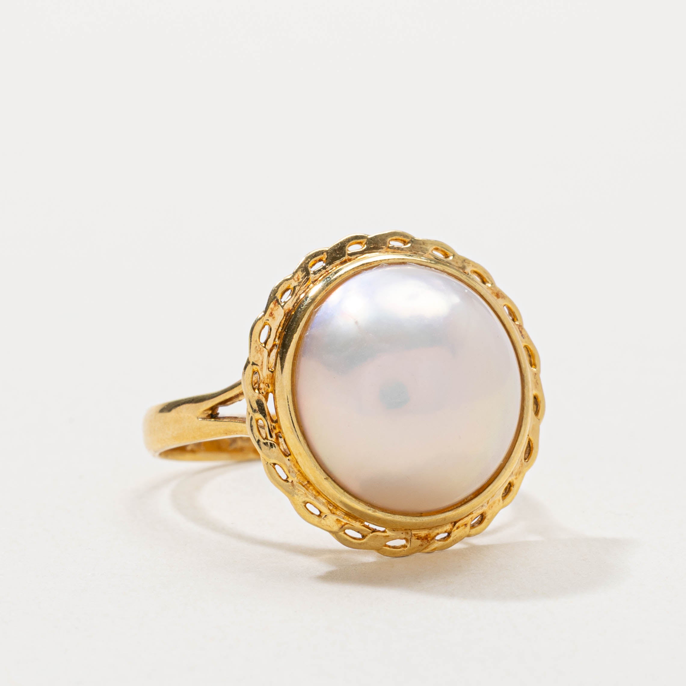 18k Mabé Pearl Scalloped Edge Cocktail Ring | SZ 7.5