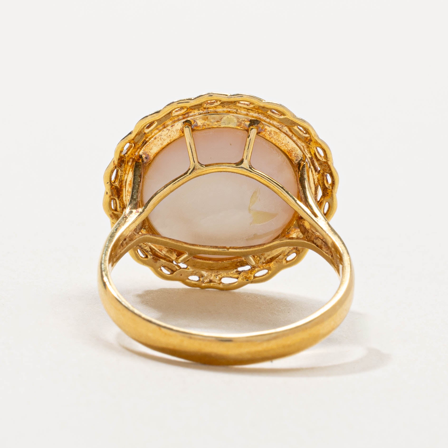 18k Mabé Pearl Scalloped Edge Cocktail Ring | SZ 7.5