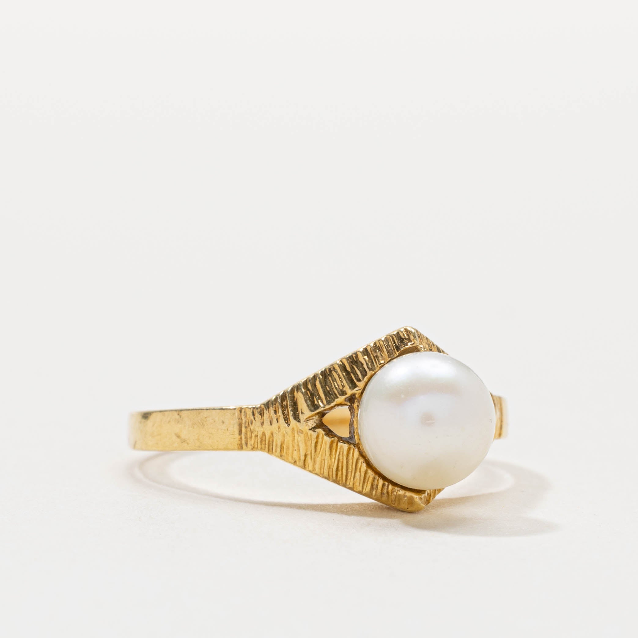 18k Pearl Textured Rhombus Shaped Ring | SZ 6.75