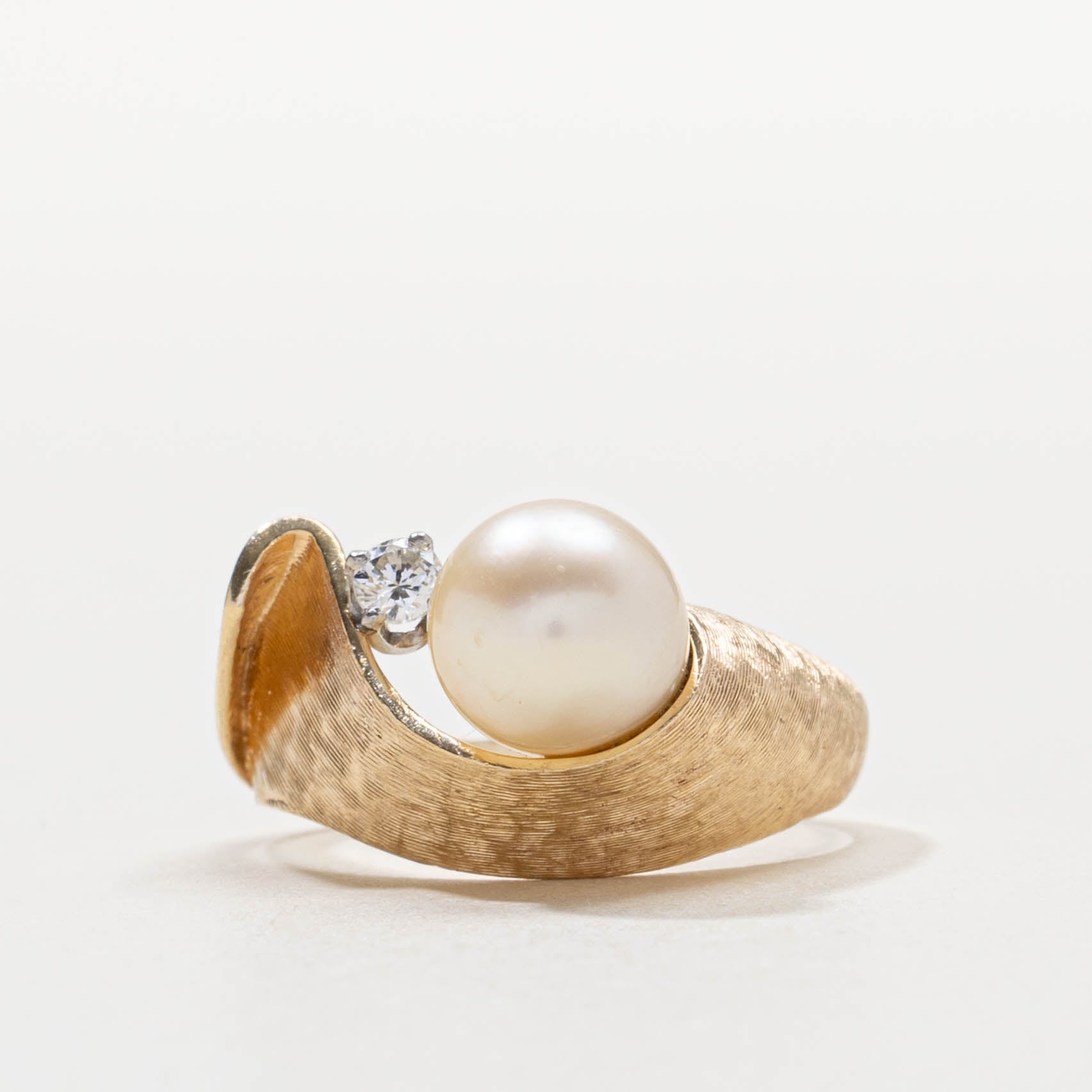 14k Pearl & Diamond Textured Abstract Ring | SZ 8.5