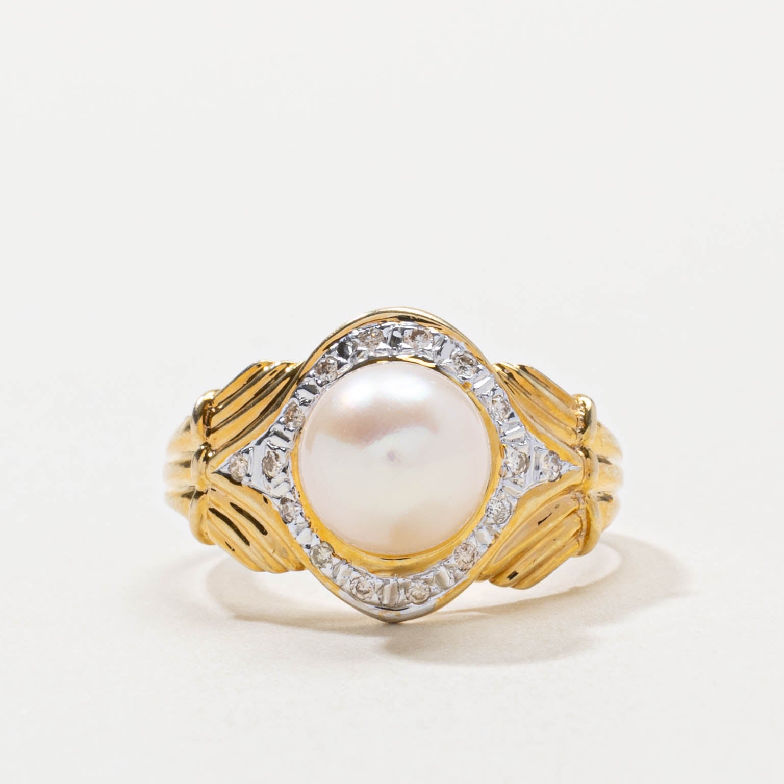 14k Pearl & Diamond Halo Grooved Ring | SZ 6.5