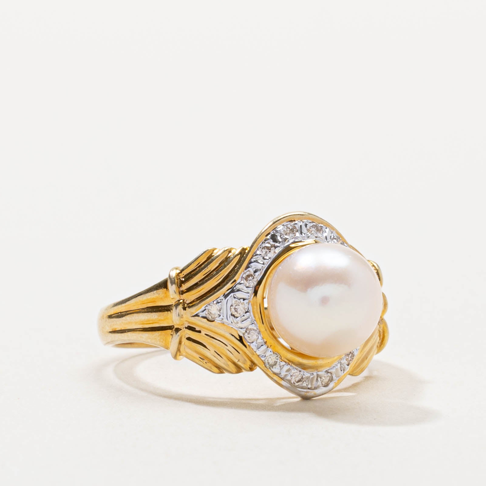 14k Pearl & Diamond Halo Grooved Ring | SZ 6.5