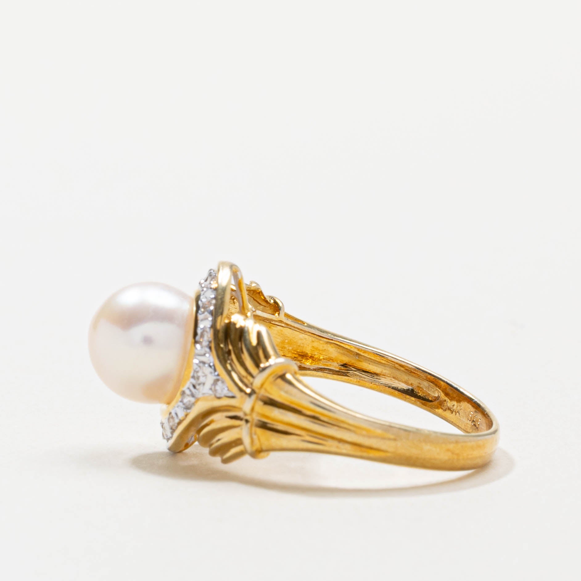 14k Pearl & Diamond Halo Grooved Ring | SZ 6.5