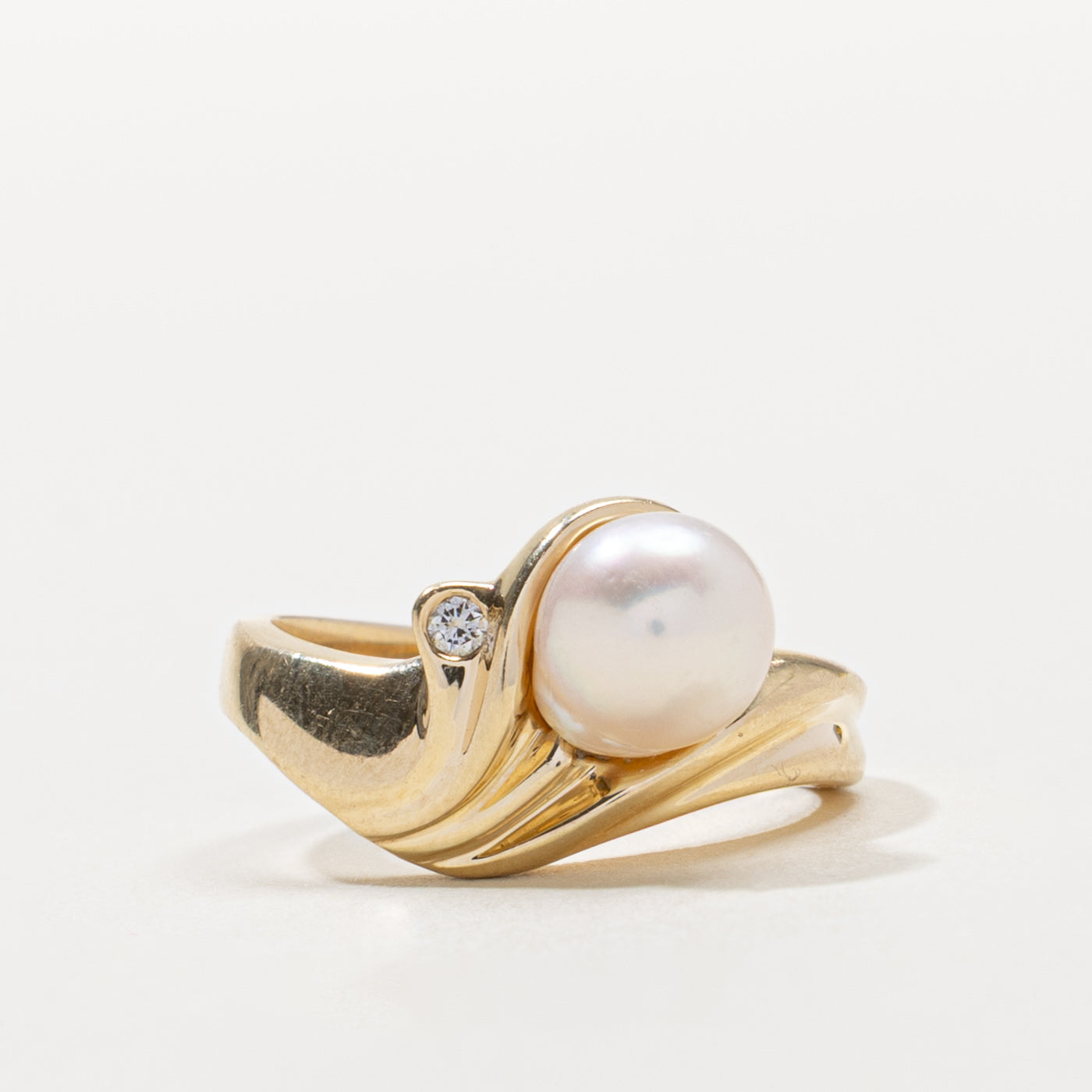 14k Pearl & Diamond Grooved Wave Ring | SZ 6.25