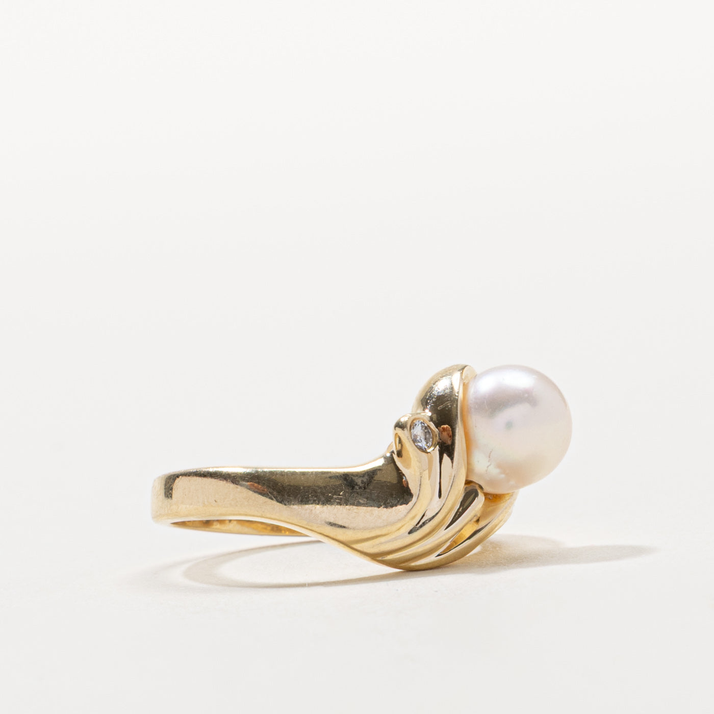 14k Pearl & Diamond Grooved Wave Ring | SZ 6.25
