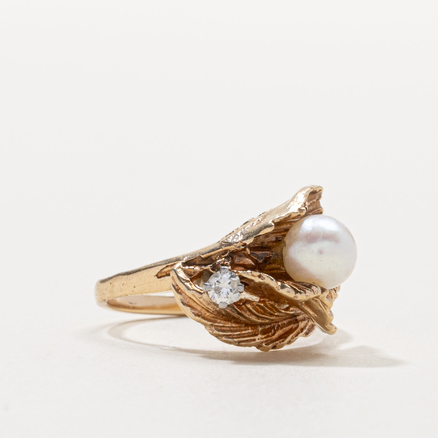 10k Pearl & Diamond Textured Floral Ring | SZ 5.75