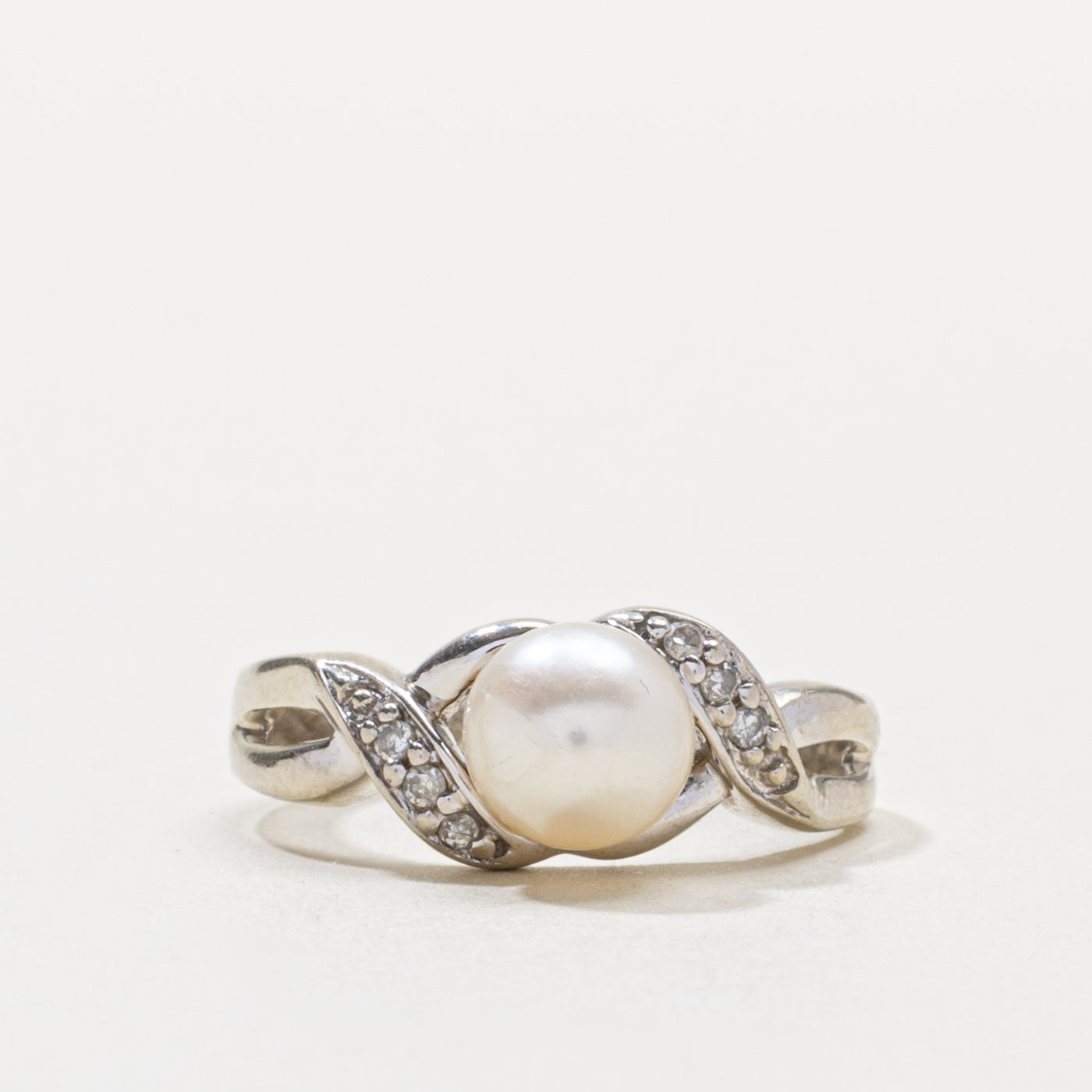 10k Pearl & Diamond Accented Crossover Ring | SZ 4