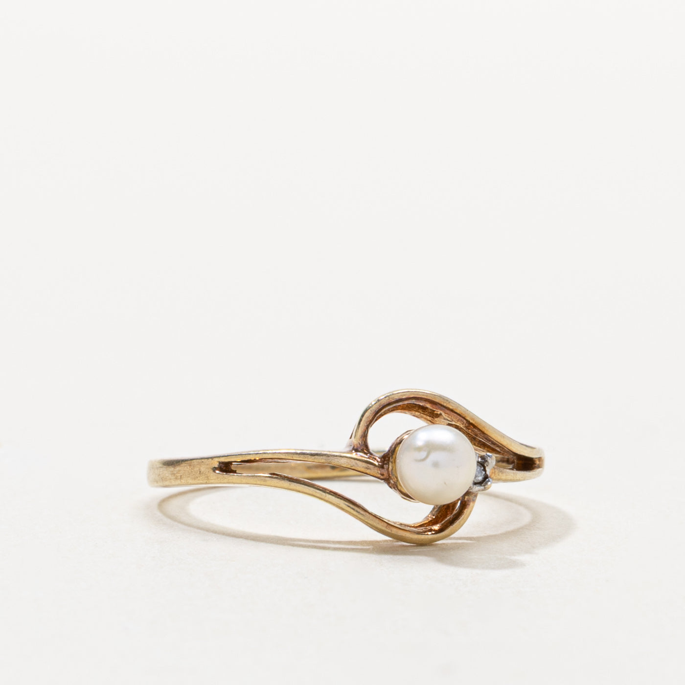 10k Pearl & Diamond Abstract Bypass Ring | SZ 6.25