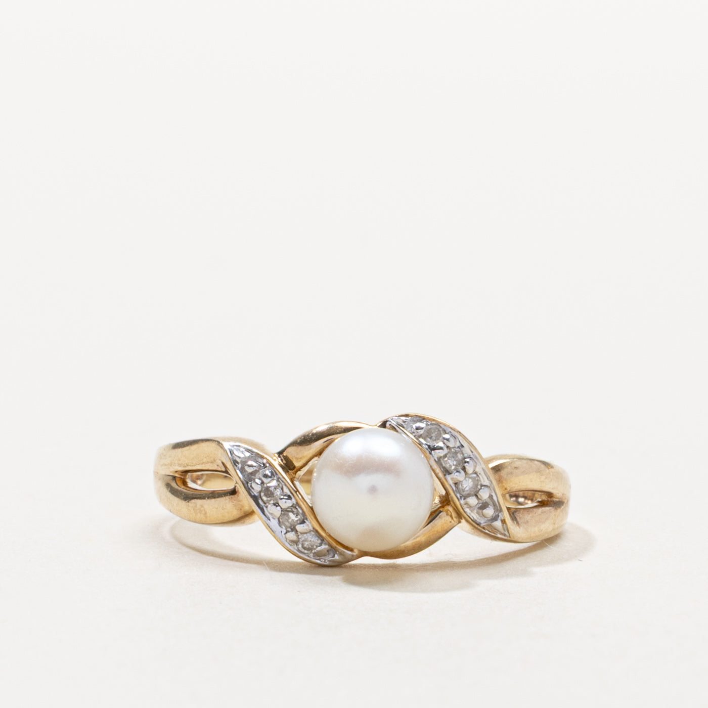 10k Pearl & Diamond Crossover Ring | SZ 8