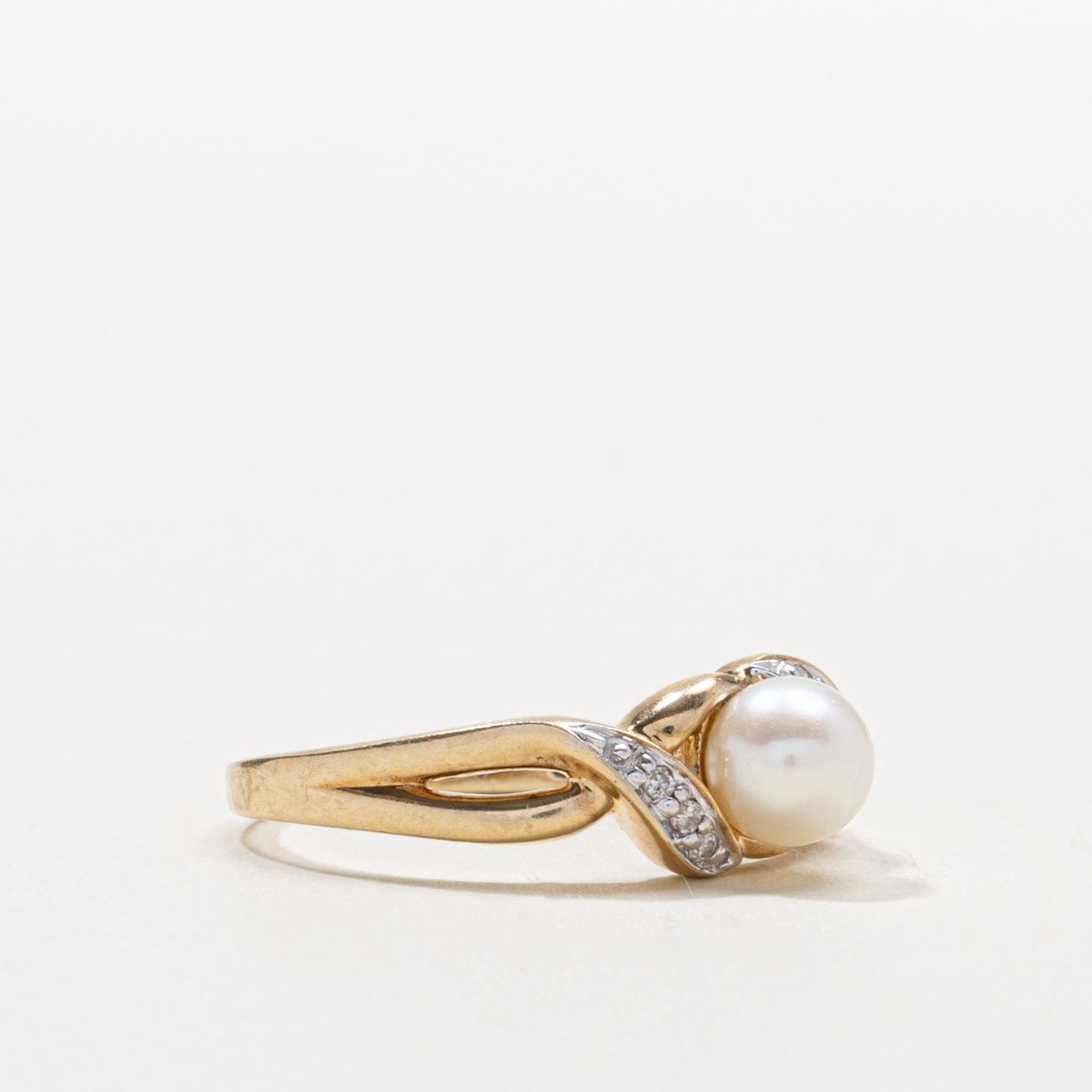 10k Pearl & Diamond Crossover Ring | SZ 8