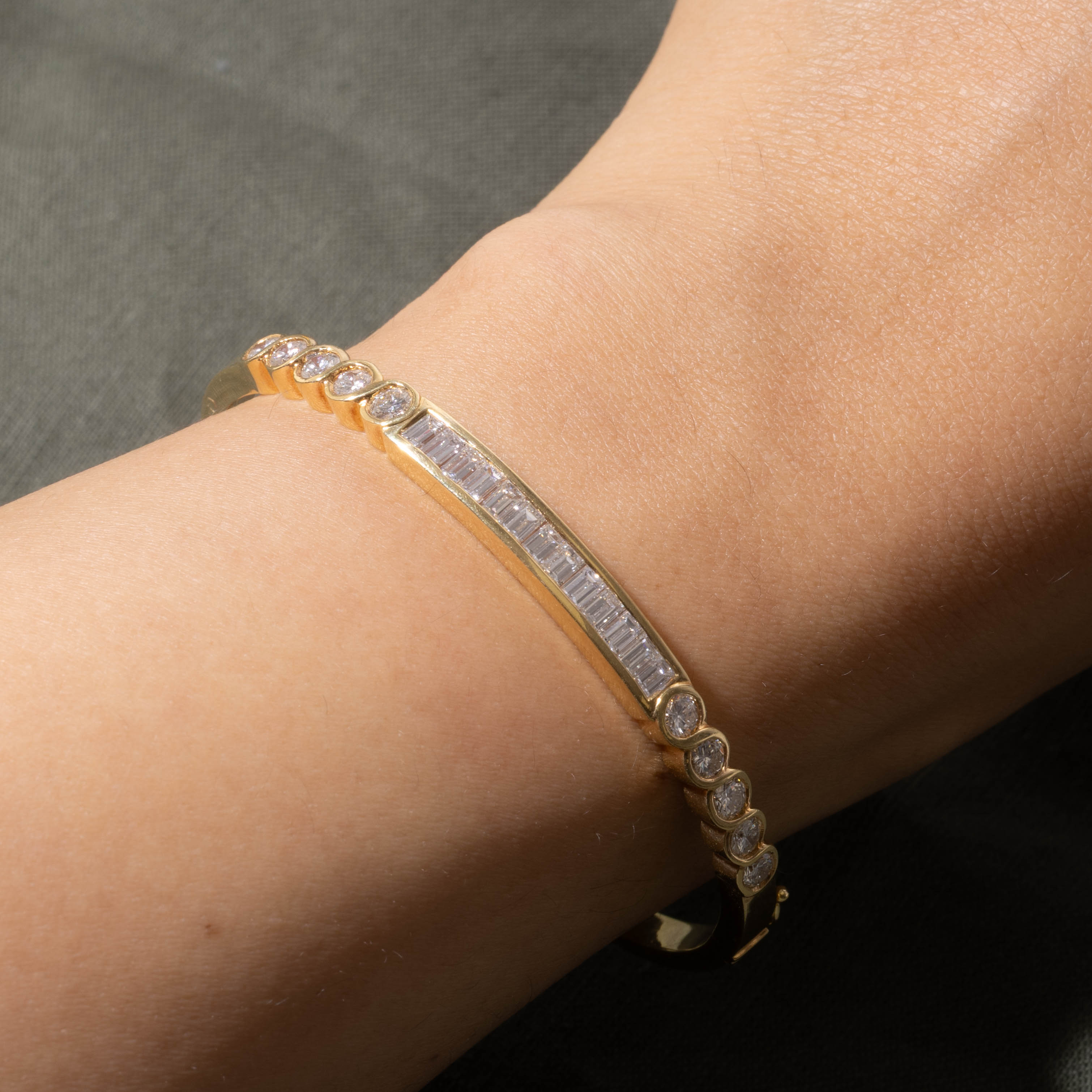 'Chow Tai Fook' 18k Multi Cut Diamond Bangle | 1.63ctw | 6"