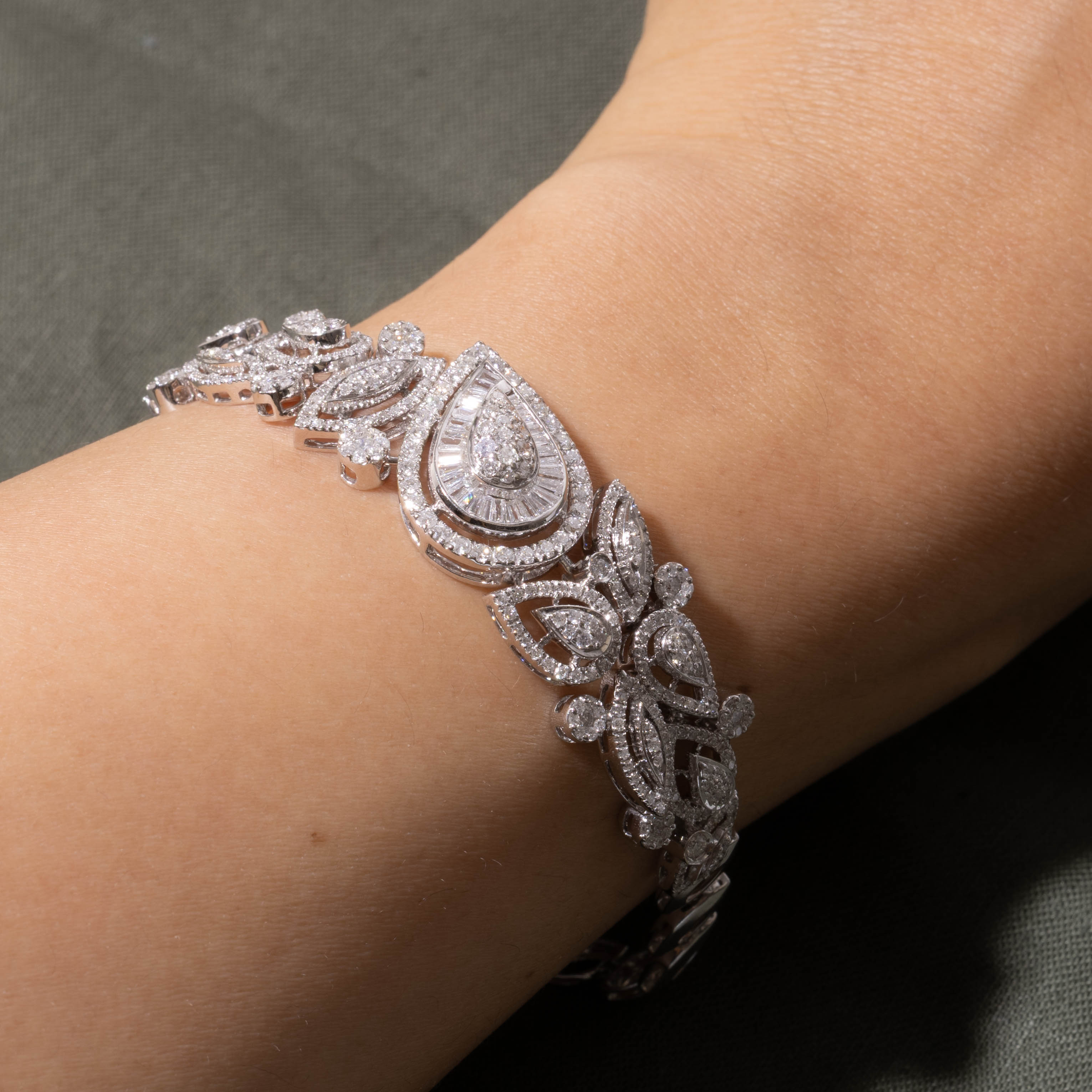 18k Pave Set Diamond Cluster Floral Ornate Bracelet | 1.37ctw | 7"