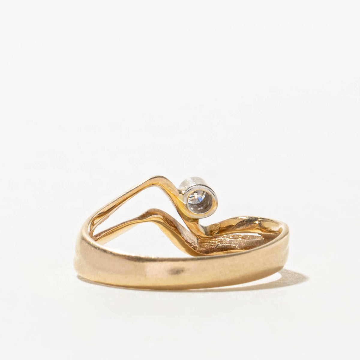 14k Bezel Set Diamond Zigzag Ring | 0.08ct | SZ 5.5
