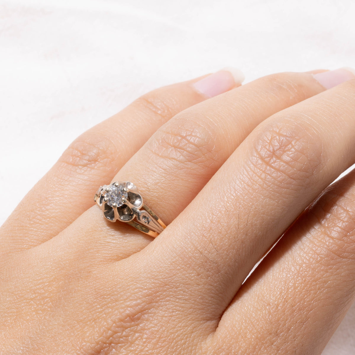 14k Two Tone Belcher Set Diamond Textured Floral Ring | 0.33ct VS2 J/K | SZ 5