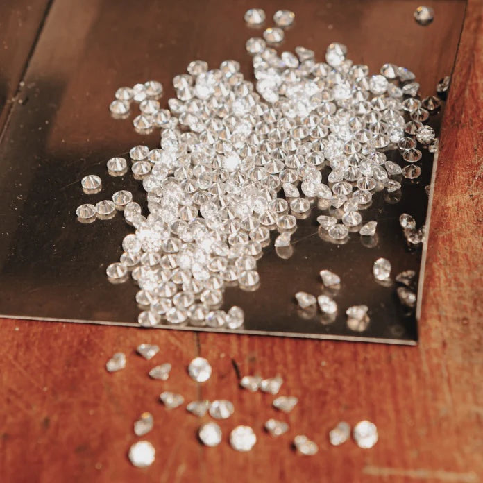 image of round brilliant cut loose diamonds on tray and wood table