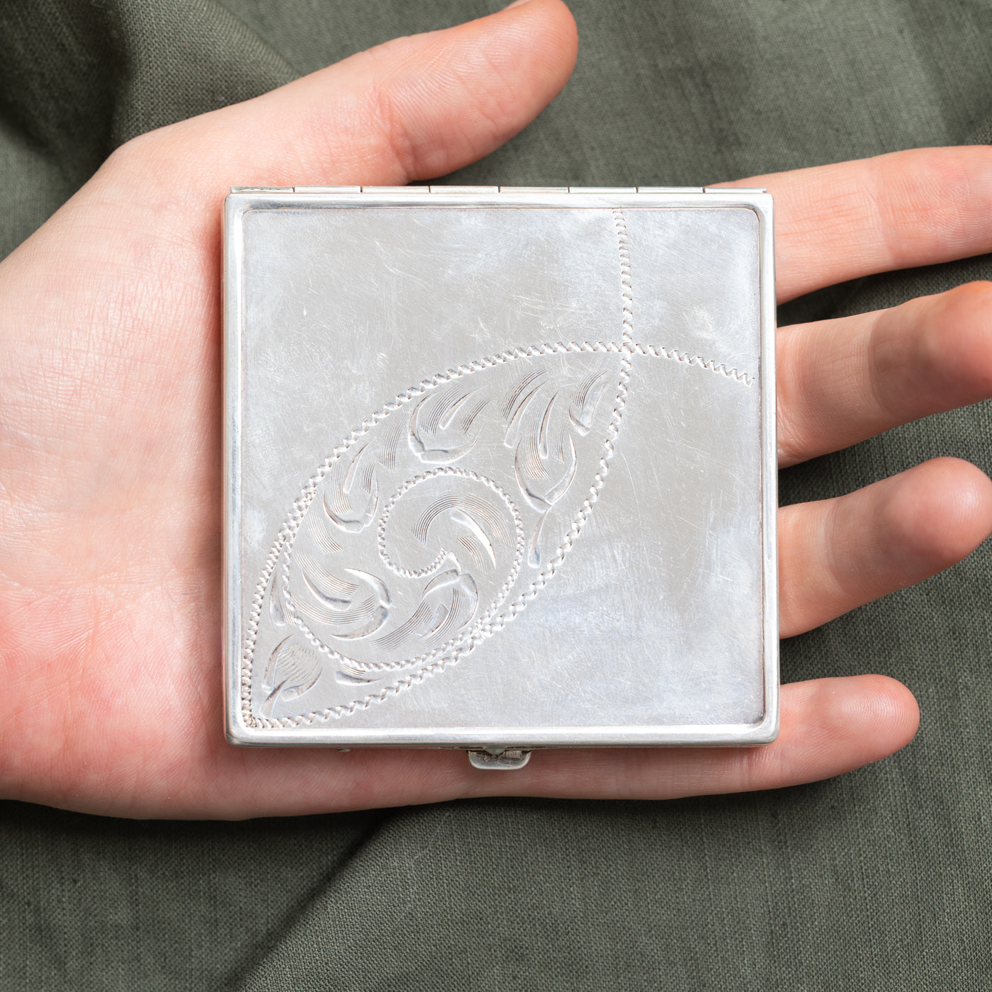 Sterling Silver Ornate Engraved Makeup Compact