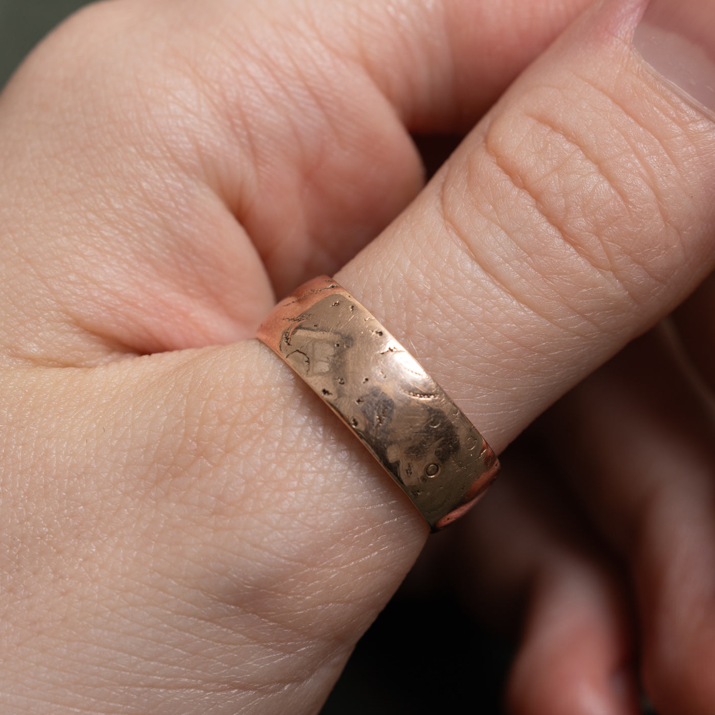 1899 Londong 9k Rose Gold Textured Band | 7.25mm | SZ 9.5