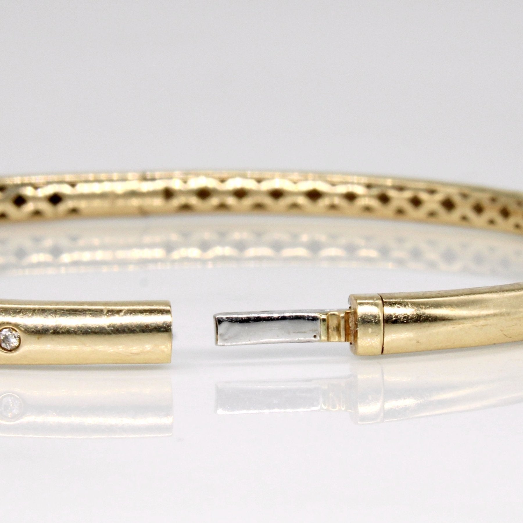 'Michael Hill' Flush Set Diamond Bangle | 0.25ctw | 7.5" | - 100 Ways