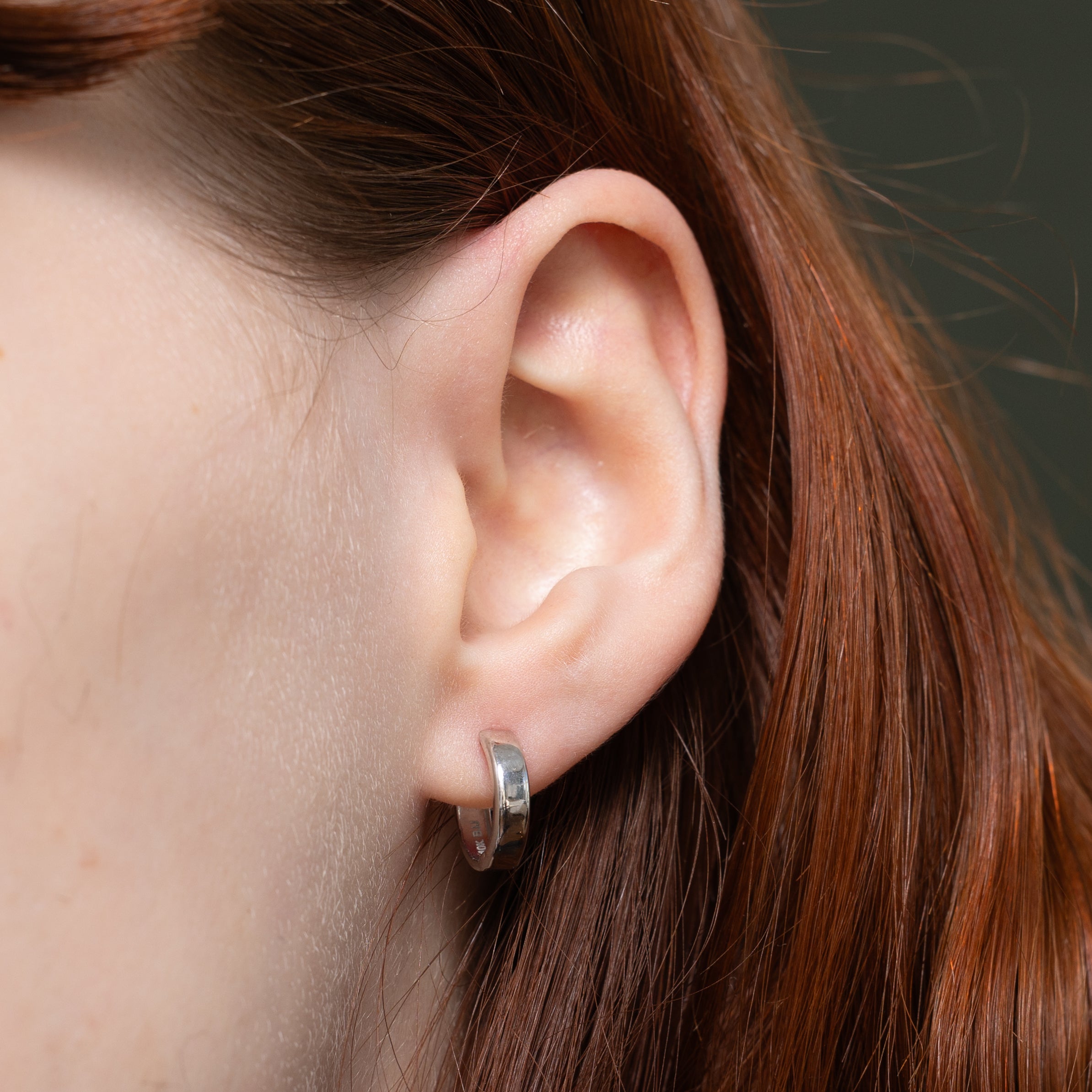 10k White Gold Plain Huggie Earrings