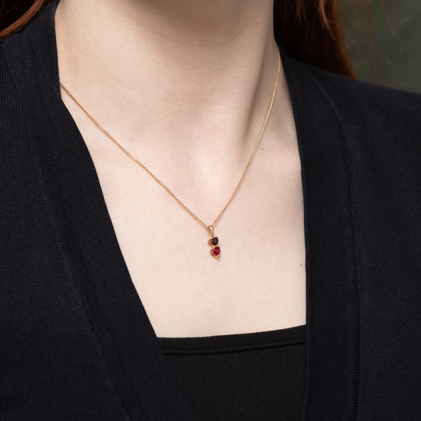 Pendentif deux pierres en forme de cœur, rubis synthétique et grenat.