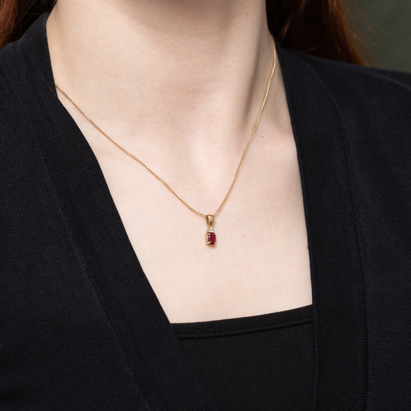 Pendentif en rubis synthétique et diamant