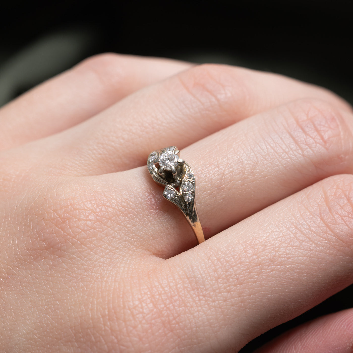 Bague bicolore ornée de diamants | 0,18 ct, 0,12 ct au total | Taille 7,75 |