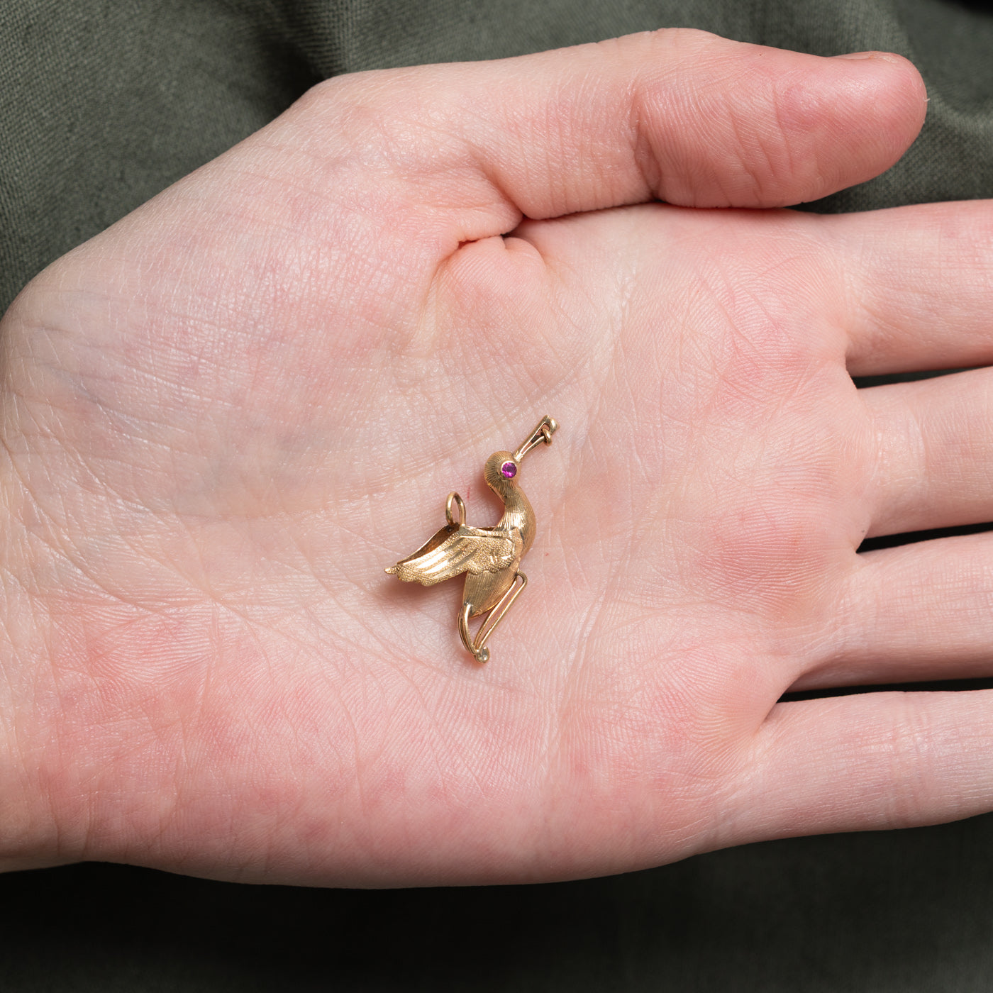 Breloque cigogne en or jaune 17 carats