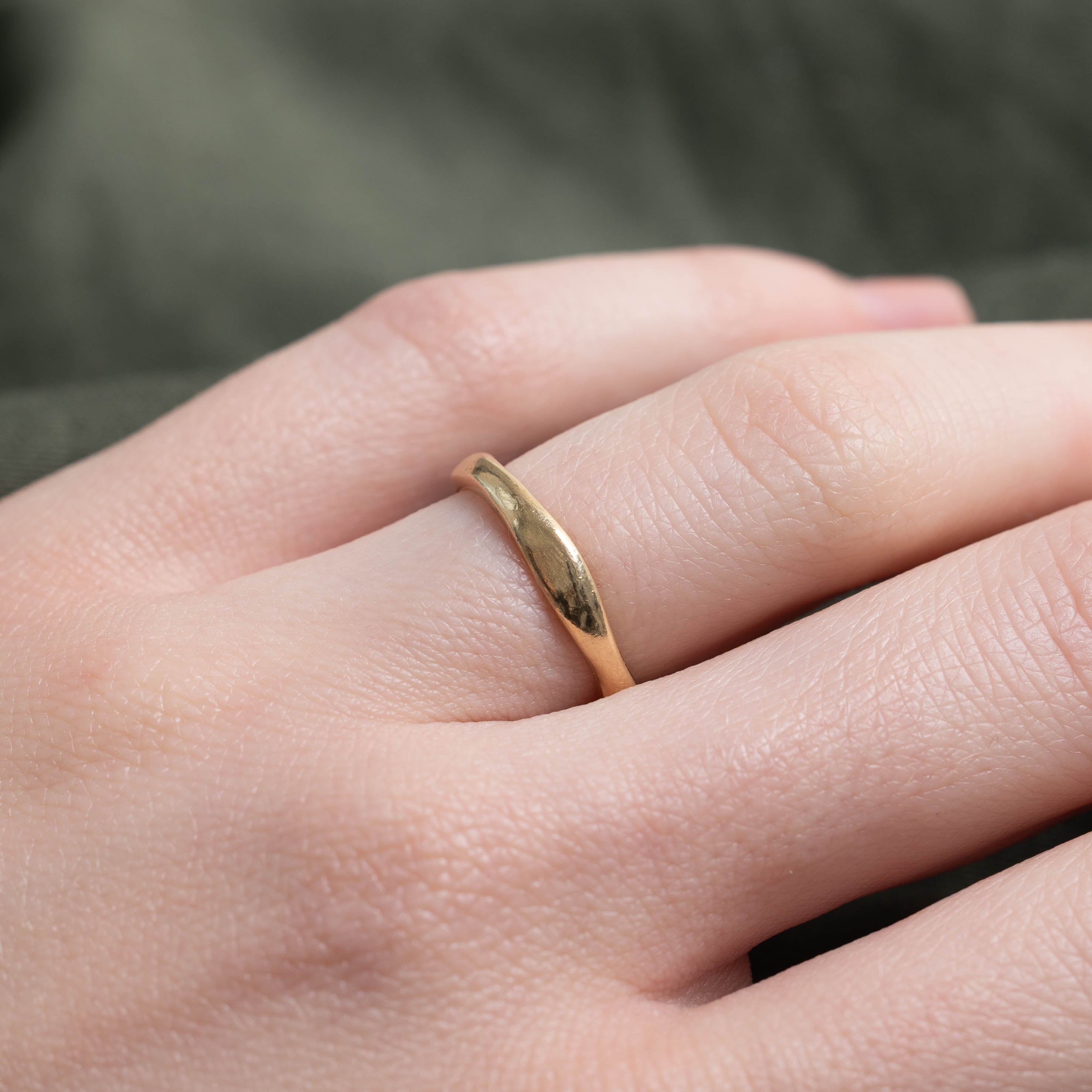 14k Yellow Gold Oblong Band | 2.70mm | SZ 4.5