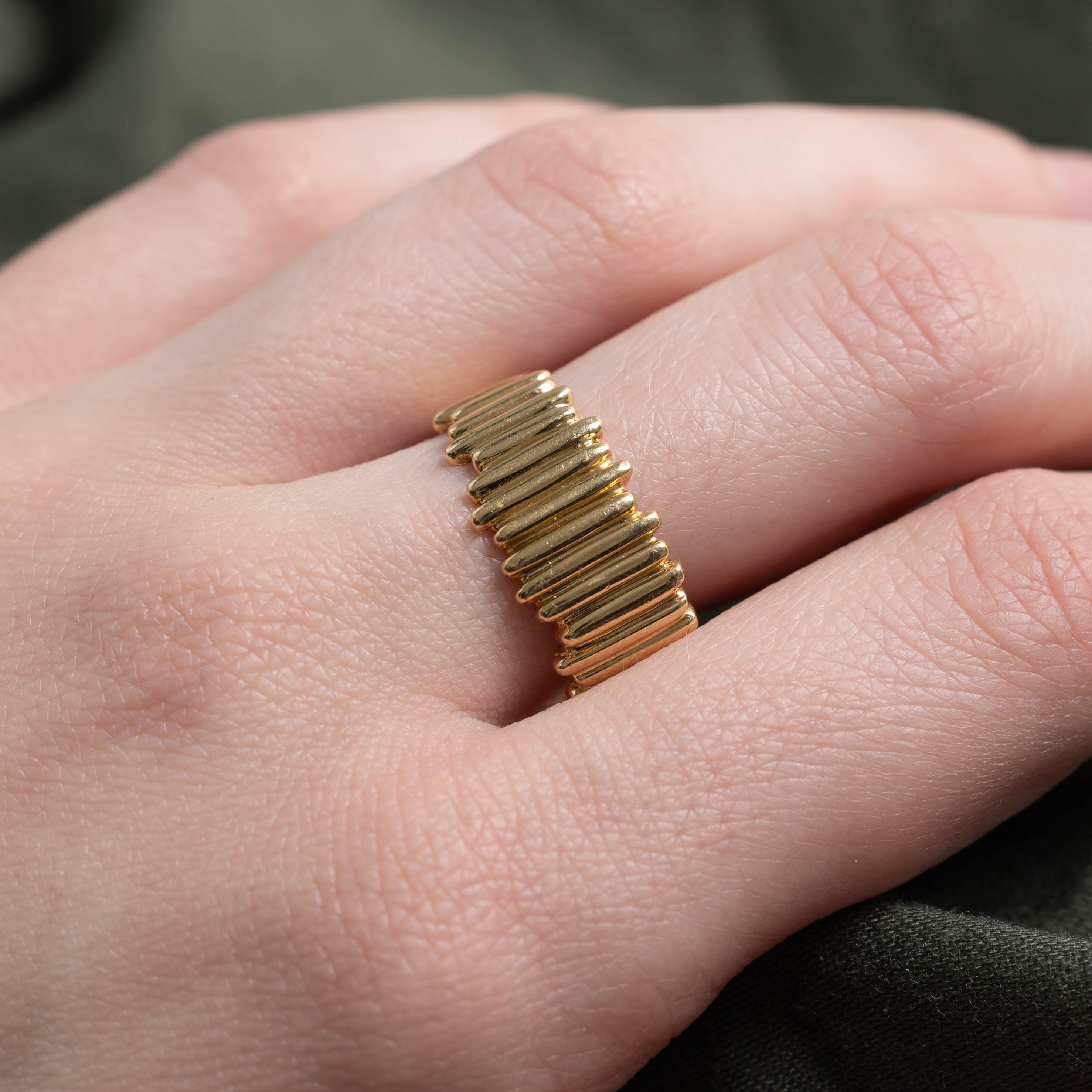 18k Yellow Gold Vertical Reeded Band | SZ 8