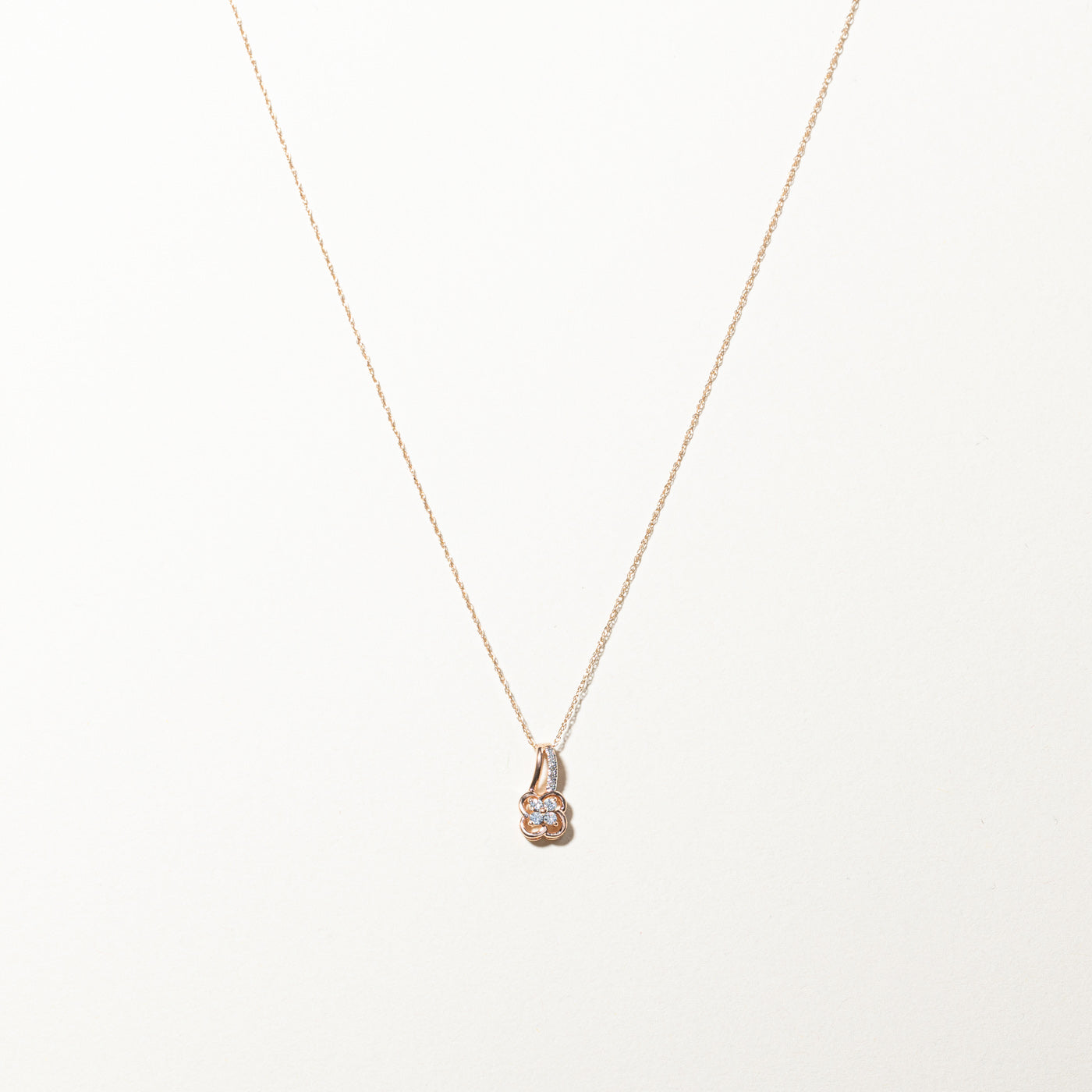 Collier en or rose avec pendentif en diamant | 0,06 ct | 48 cm |
