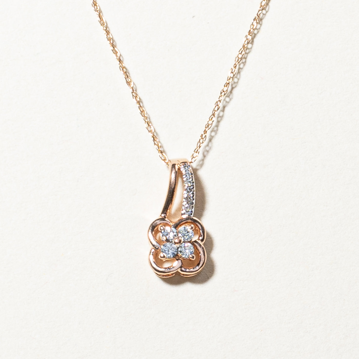 Collier en or rose avec pendentif en diamant | 0,06 ct | 48 cm |