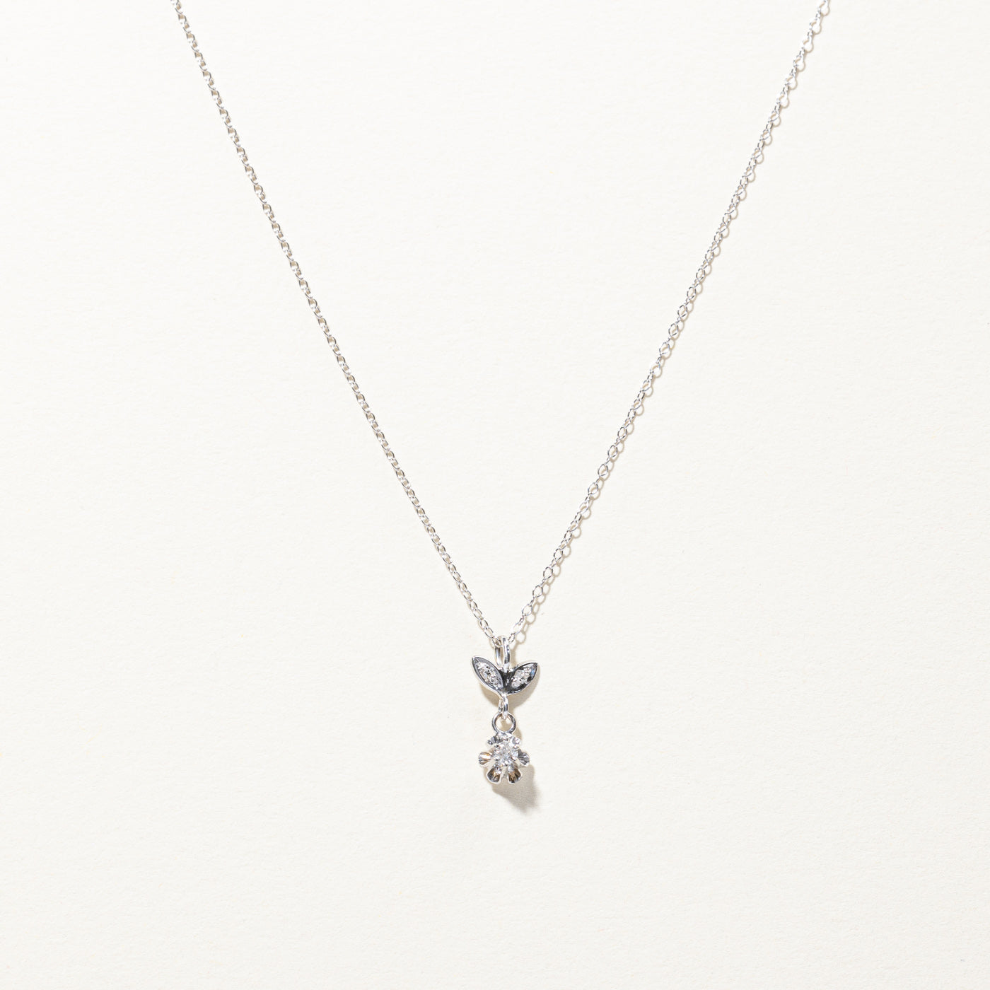 Collier serti de diamants griffes | 0,05 ct | 40,6 cm (16 po) |